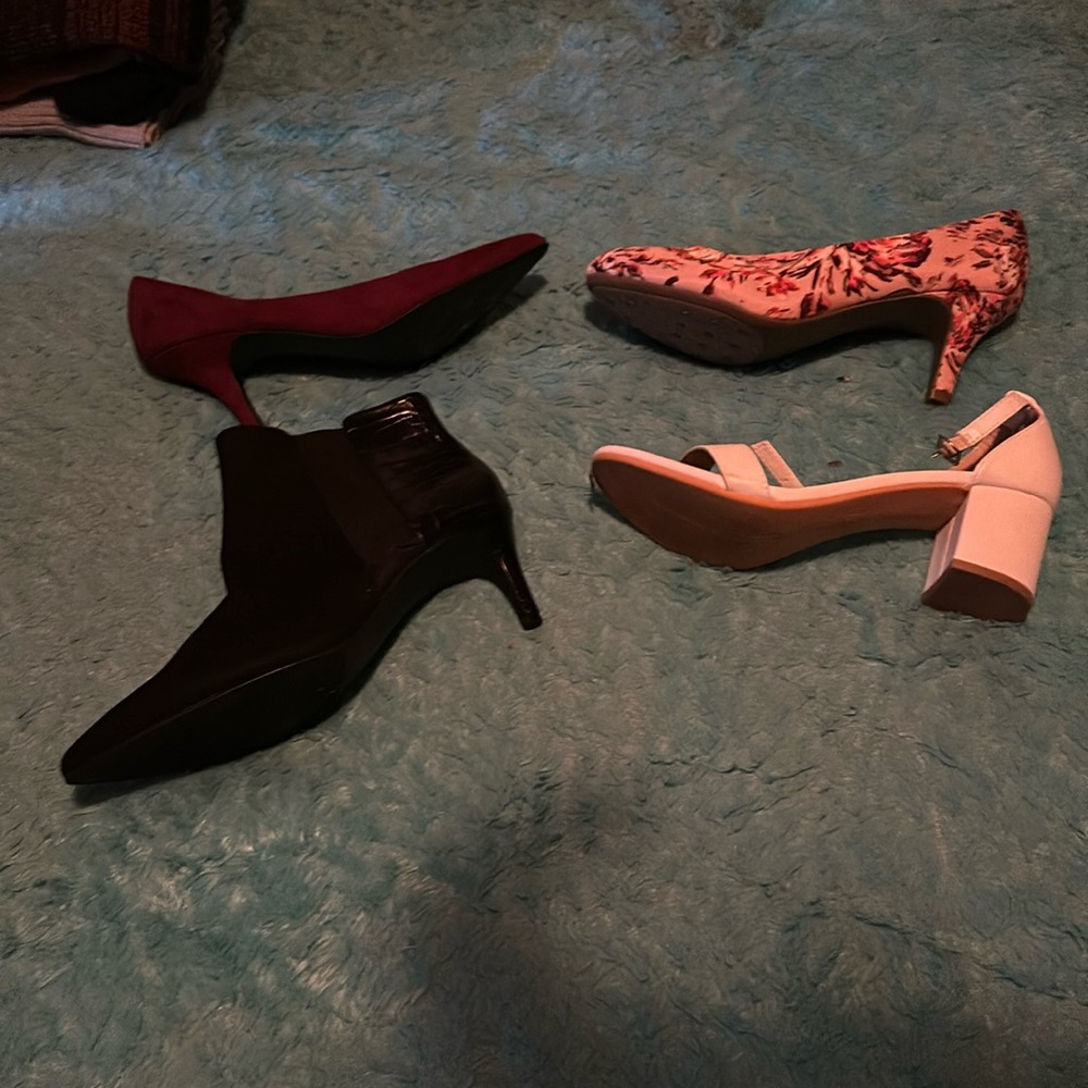 I am selling different heels and different size messages me for sizes